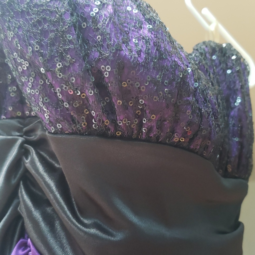 Dress - Picture 2 of 4